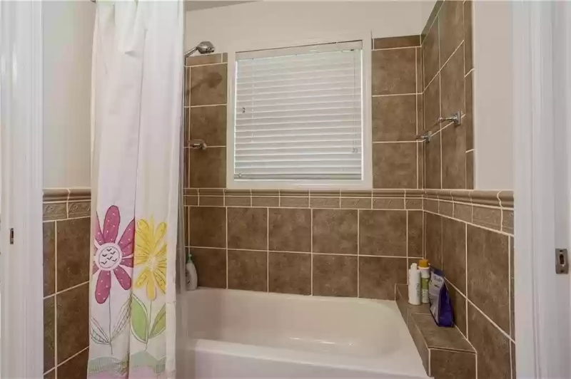 Building Photo - 3346 Mathieson Dr NE