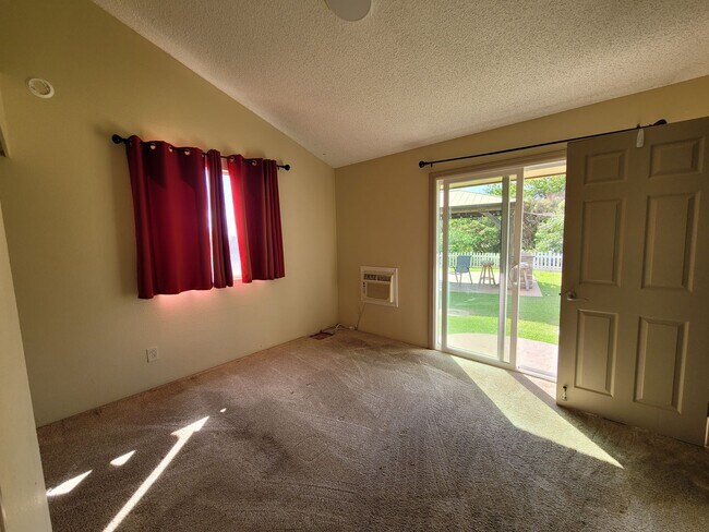 Building Photo - 3 Bedroom 1.5 Bathroom Main House in Waikapu