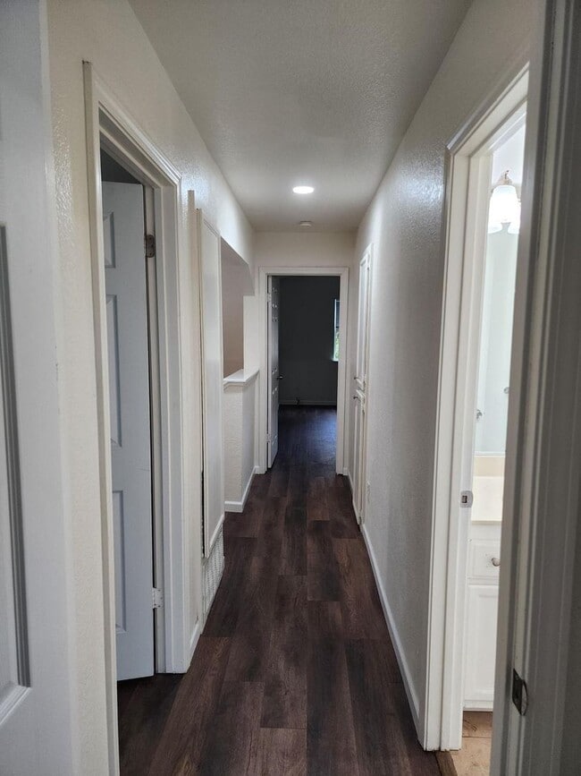 Building Photo - 1953-1955 Glen Ridge Dr