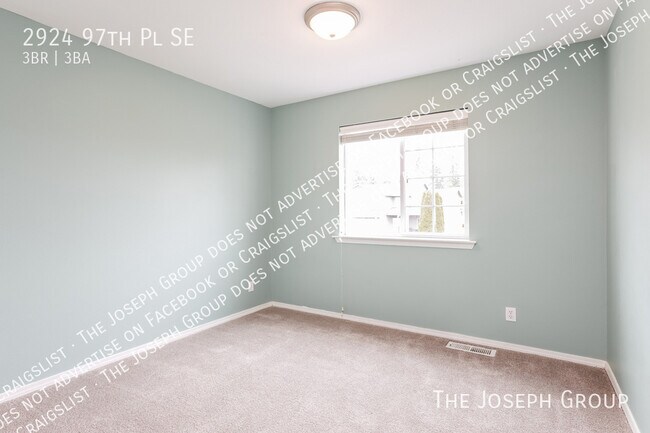 Building Photo - 2924 97th Pl SE