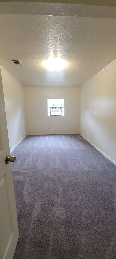 Building Photo - Huge 4 bedroom/1 bath Downstairs unit with...