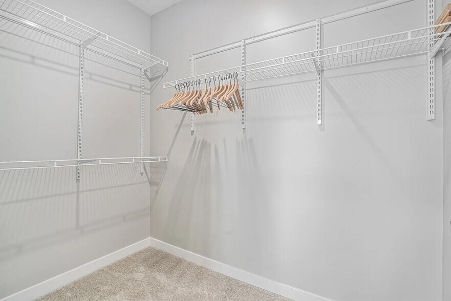 Closet - 3465 Waterford Pl