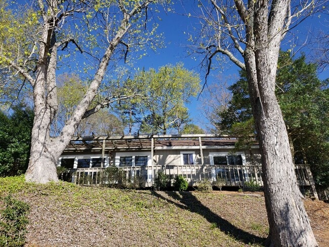 Building Photo - Enjoy Lakefront Luxury Year Round! $250 Of...