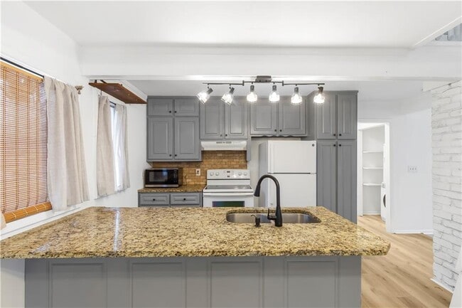 Building Photo - 264 Jones Dr