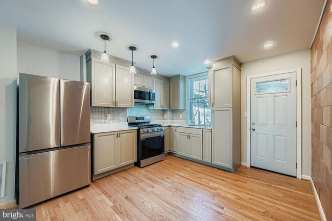 Building Photo - 511 S Ellwood Ave