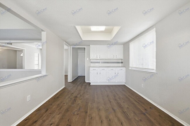 Building Photo - 7400 Butternut Ct