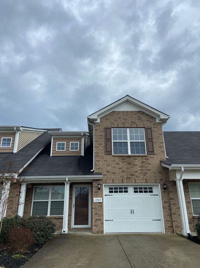 Building Photo - The Villas at Evergreen Farms / 3 Bedroom / 3 Bathroom / Fenced Patio / 1 car garage