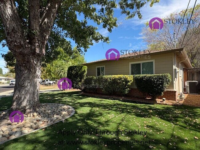 Building Photo - 1840 Sandalwood Dr