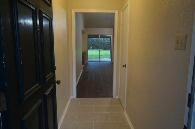 Building Photo - 114 Napoleon Dr