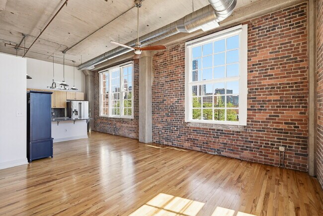 Building Photo - $3,644.95, 2 Beds - 1 Bath, Condo in Denver with Washer and Dryer!