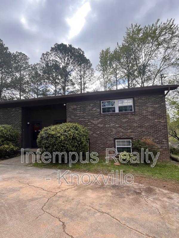 Building Photo - 8738 Gleason Dr