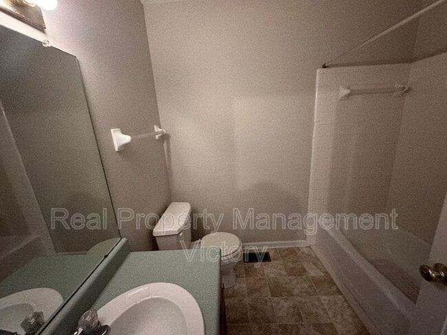 Building Photo - 5040 Cheshire Ct