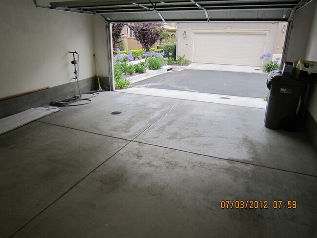 Building Photo - 10410 Duxbury Ln