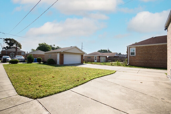 Building Photo - 5533 S Menard Ave