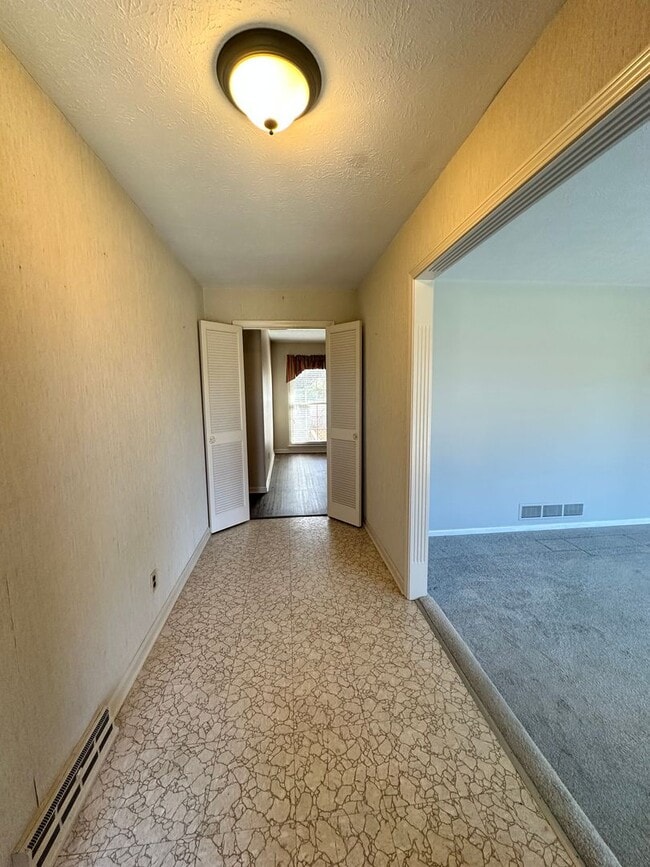 Building Photo - 3BR/3BA Home for Rent in J-town with Two Gar Garage and Large Deck!