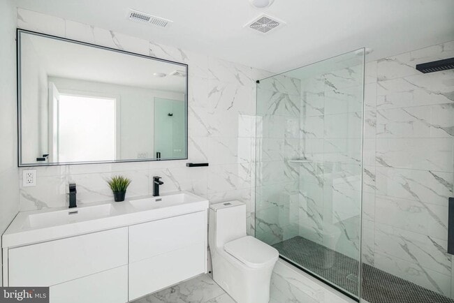 Building Photo - 2607 E Boston St