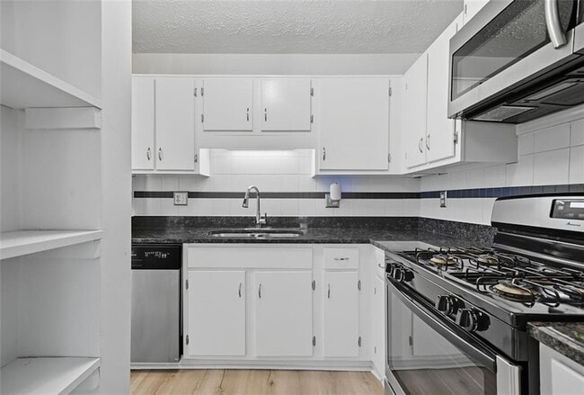 Building Photo - 6615 Sienna Ct