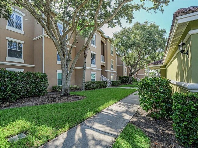 Building Photo - 5095 Fairways Cir