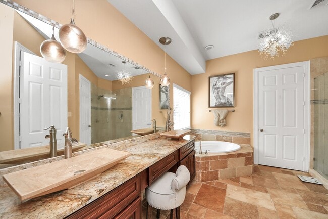 Building Photo - 17314 Pinecreek Hollow Ln