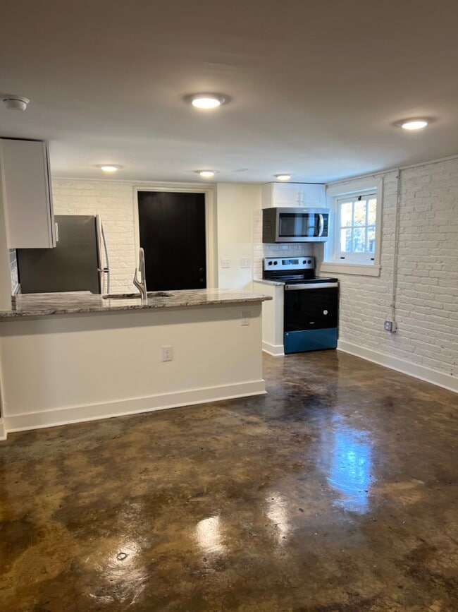 Building Photo - HL MT LLC