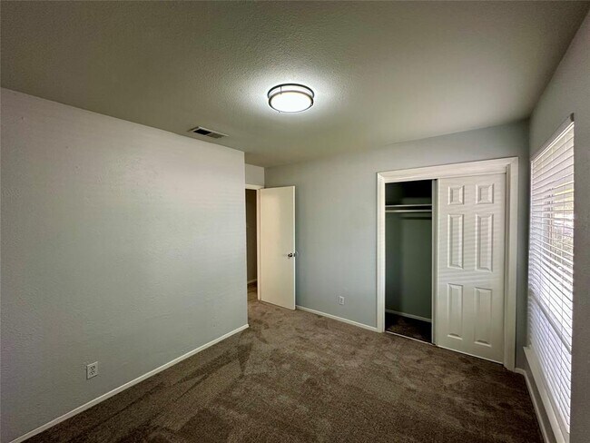 Building Photo - 301 Craigmont Dr