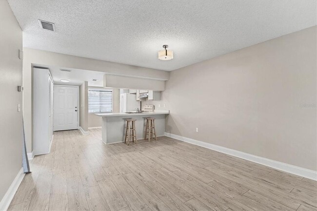 Building Photo - 7866 Eagle Creek Dr