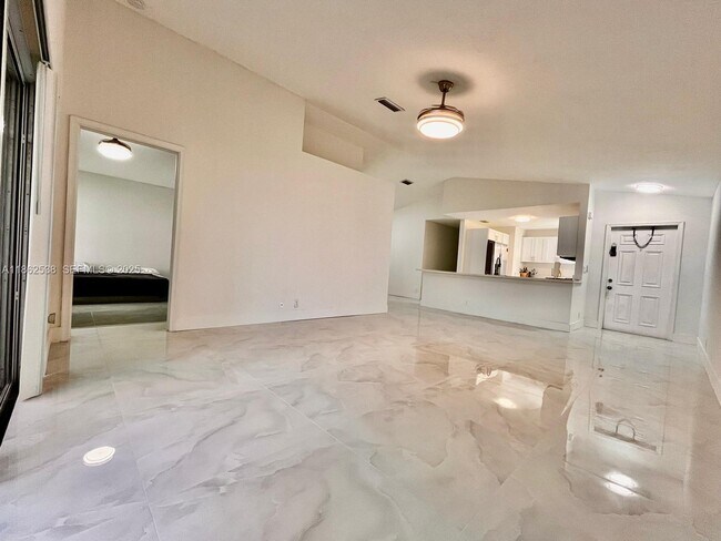 Building Photo - 1841 SW 176th Ave