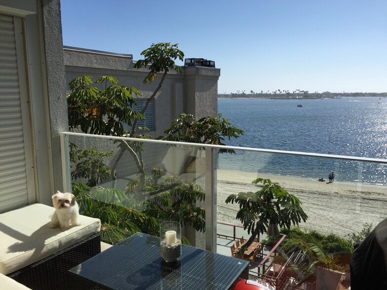 Building Photo - 3850 Riviera Dr