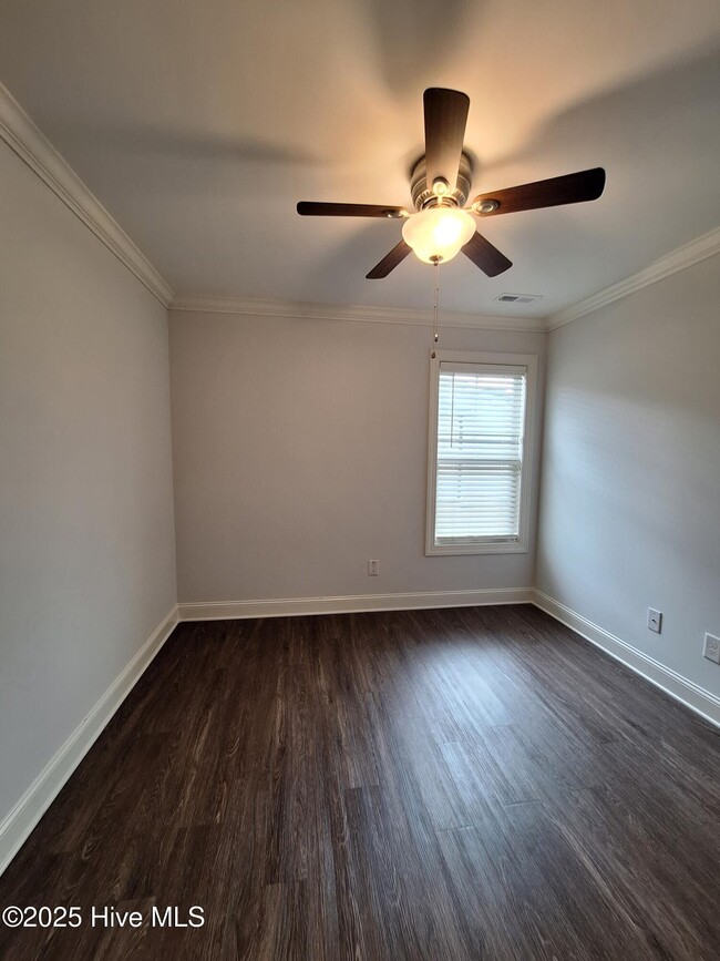 Building Photo - 1512 Penncross Dr