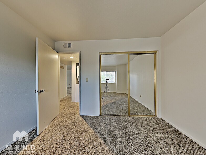 Building Photo - 2624 Sunny Slope Dr