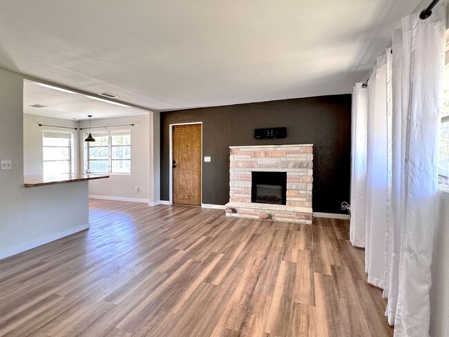 Building Photo - Peaceful 2-Bedroom Home Near Lake Starr