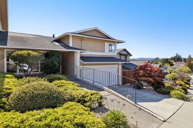 Building Photo - 2016 Fairmont Dr