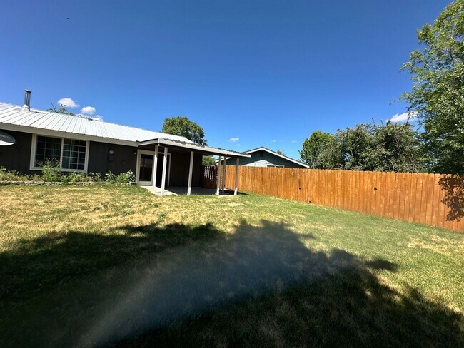 Building Photo - 4321 Myrtlewood Dr