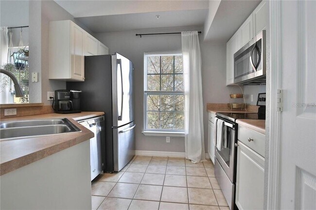 Building Photo - 5570 Rosehill Rd