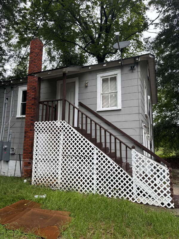 Building Photo - 211 E Brooks St