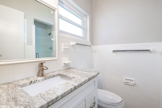 Building Photo - Updated Beach Park Home