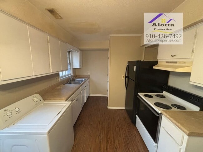 Building Photo - 4212 S Dowfield Dr