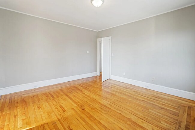 Building Photo - 131 Providence St