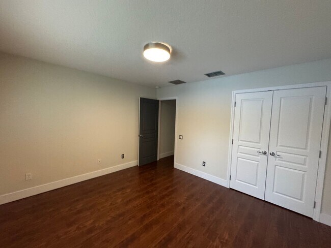 Building Photo - Spacious 4 Bedroom Spring Isle Home AVAILA...