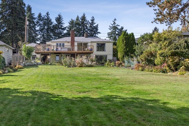 Building Photo - Charming 1 bed, 1 bath overlooking Lake Ballinger in Edmonds Bottom Floor Of Duplex $2350/mo.