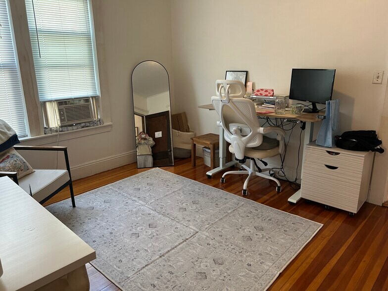 Building Photo - 143 Manthorne Rd