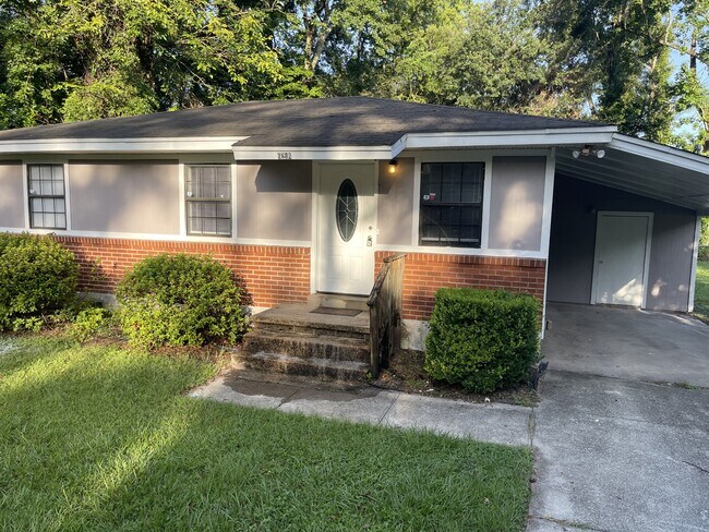 Building Photo - 2802 Southwood Dr