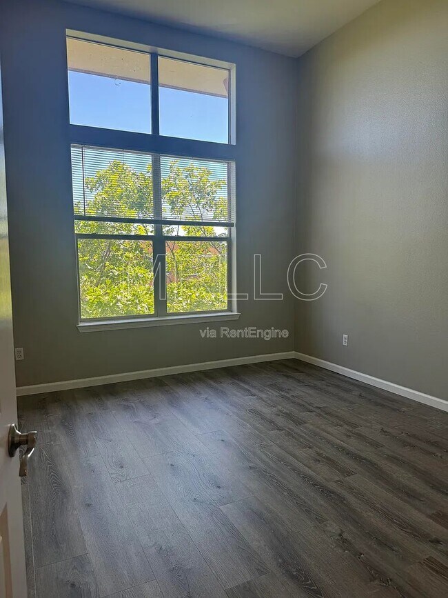 Building Photo - 965 Doubles Dr