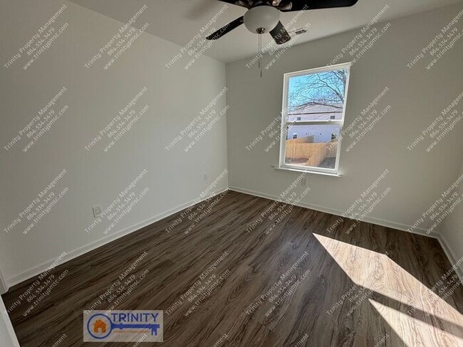 Building Photo - Gorgeous newly built townhome near downtow...