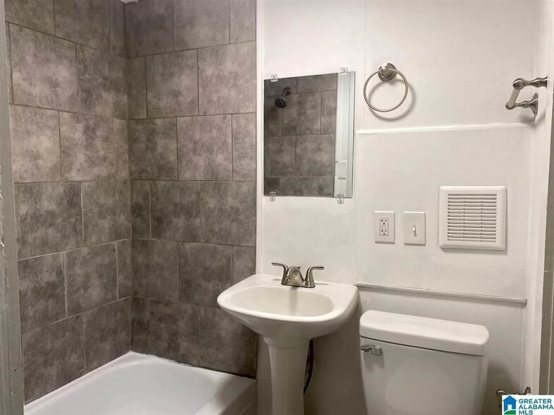 Building Photo - 917 School Terrace