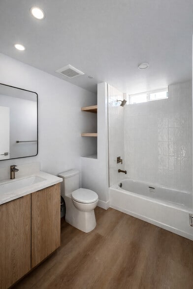 Building Photo - Bedford 46