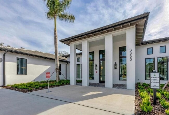 Building Photo - 2960 Sandringham Pl