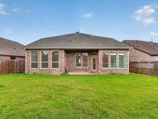 Building Photo - 1501 Lake Grove Dr