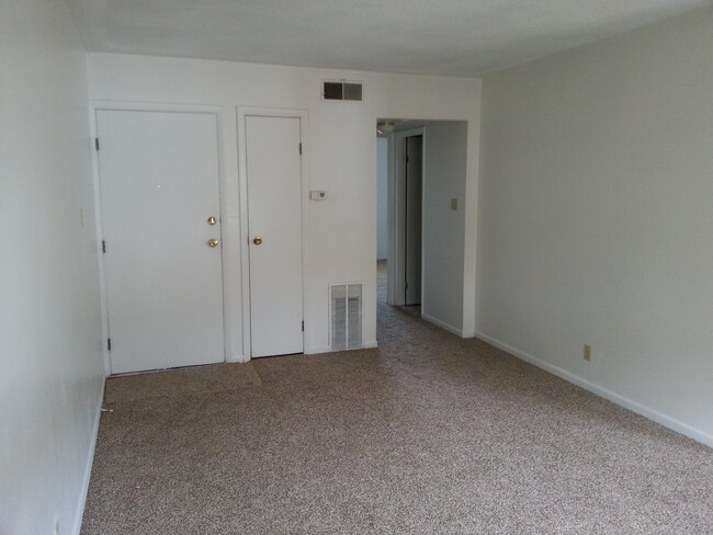 Building Photo - 1 bedroom, 1 bath condo in Coralville