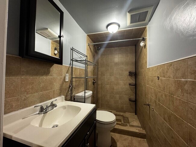 Building Photo - 45A Van Reypen St